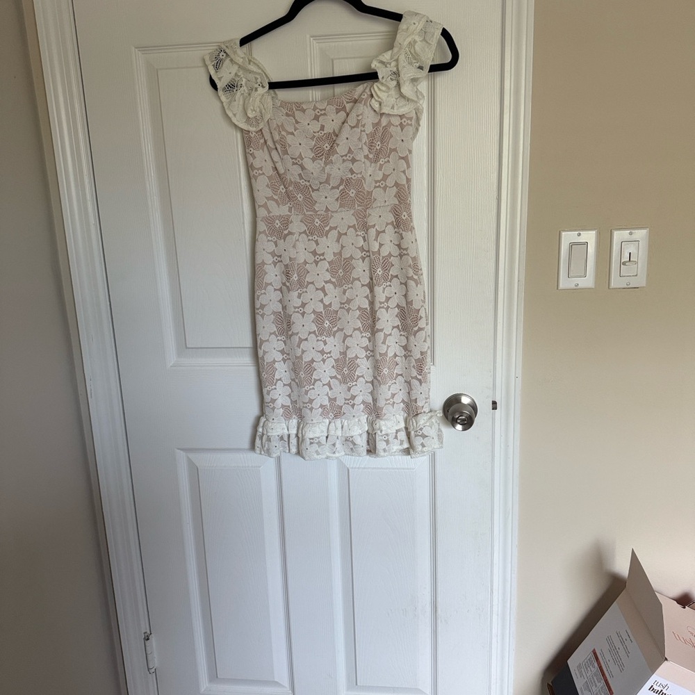 Selfie Leslie Cream Lace Dress